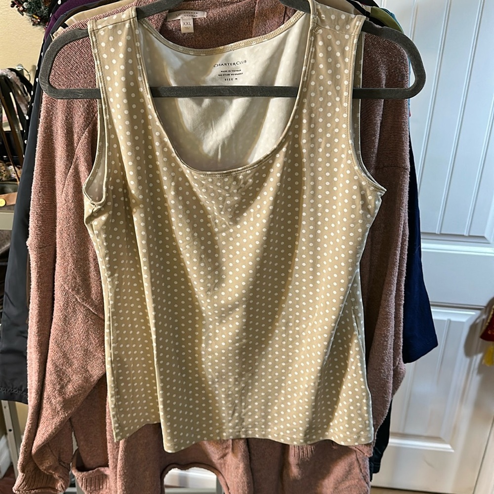 Character club women’s sleeve less top